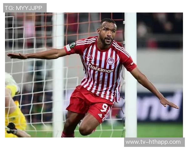 森林老板与贝尼特斯共赏奥林匹亚科斯对阵阿森纳精彩赛事