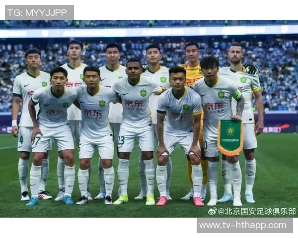 国安足协杯冠军献给已逝球迷杨雪金色座椅与奖杯共同见证感动时刻